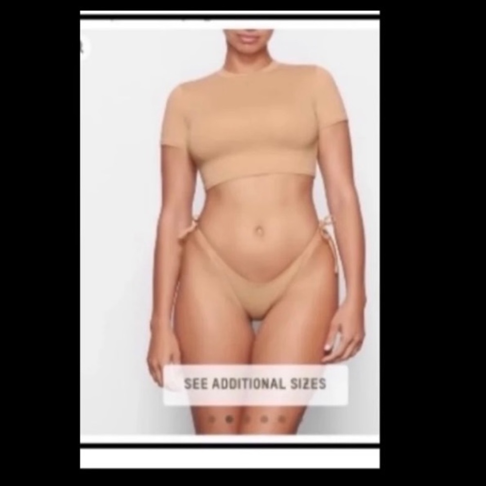 Skims SWIM set Top & Bottom - Picture 5 of 5
